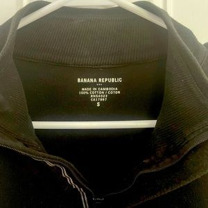 Men’s banana republic light weight sweater size small in black